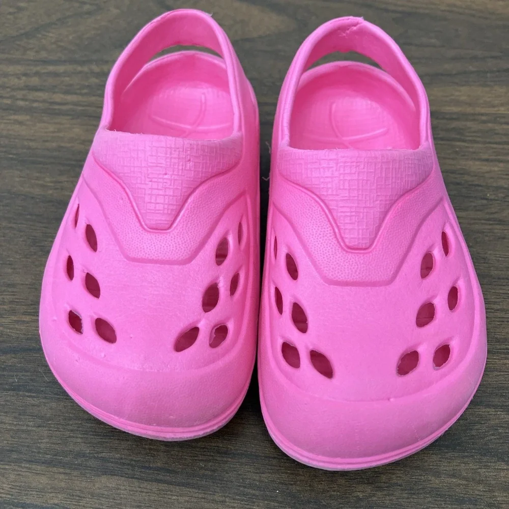 Classic Lightweight Clog with Heel Strap Pink Size 6 (US)